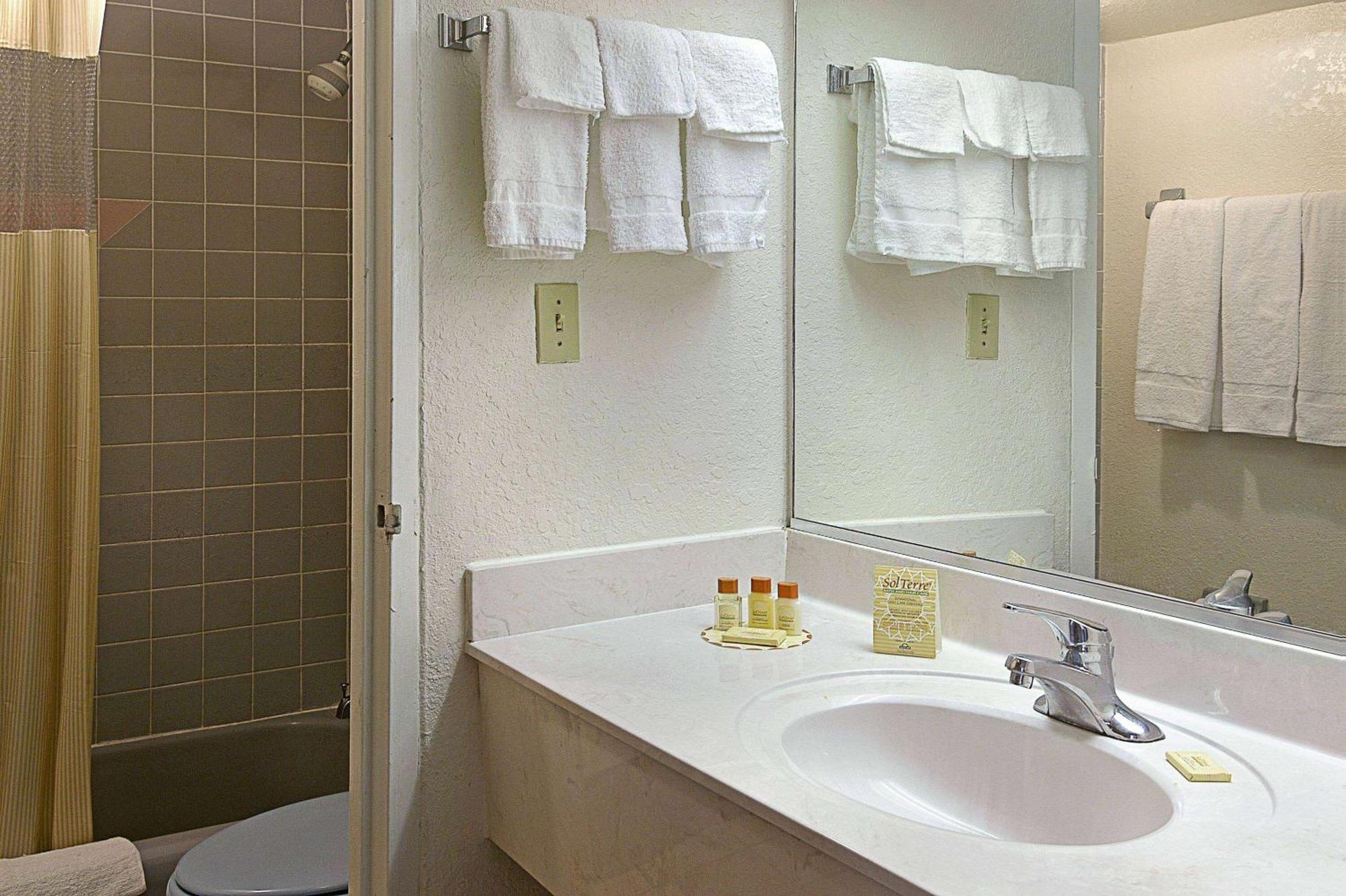 University Inn Gainesville Bagian luar foto