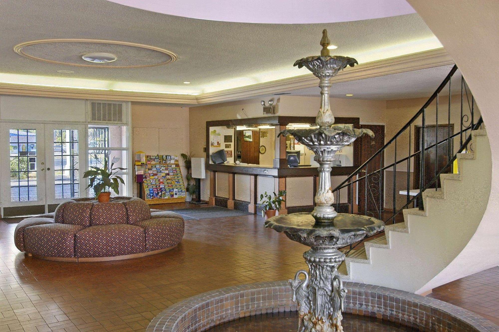 University Inn Gainesville Bagian luar foto