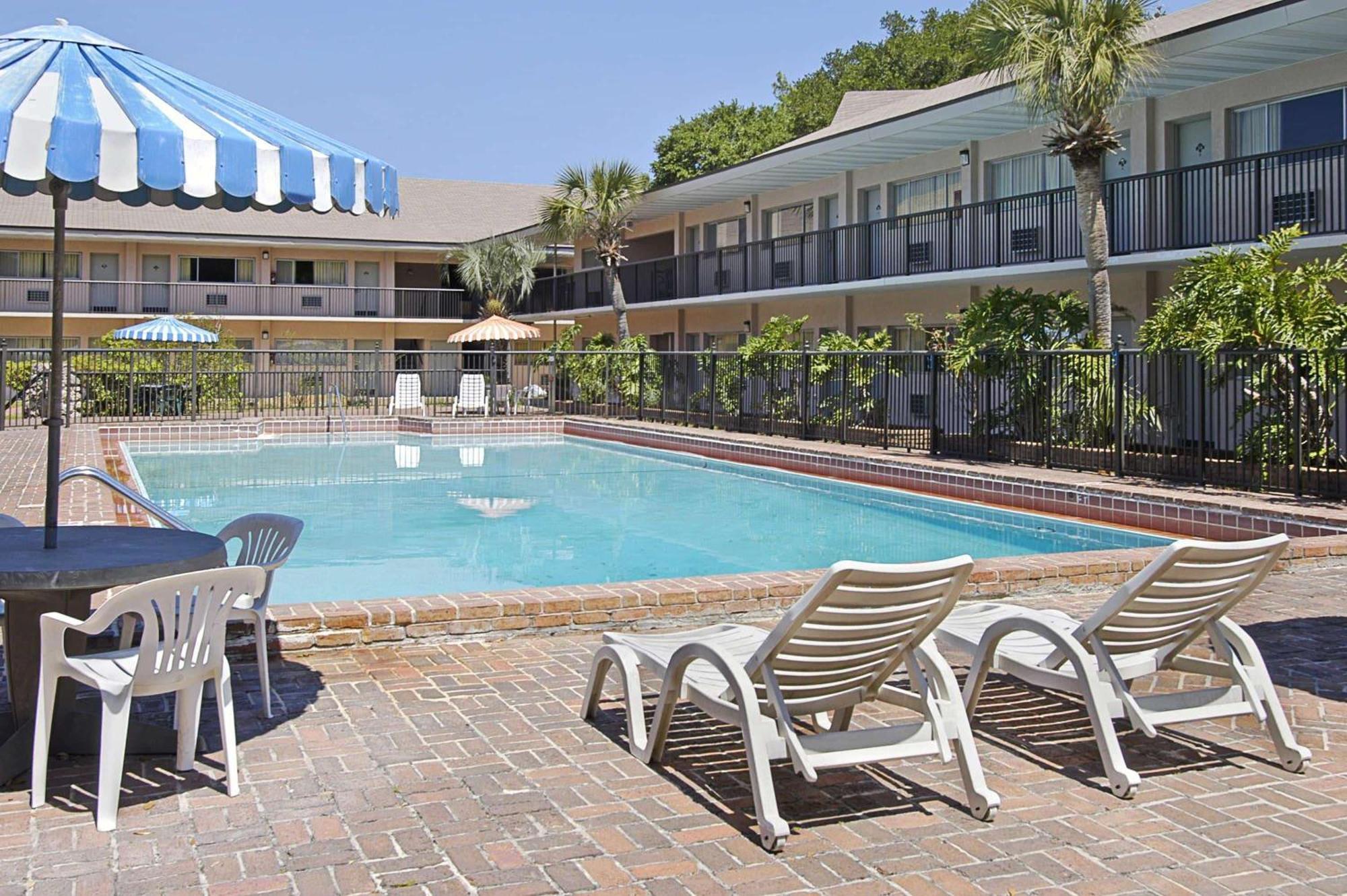 University Inn Gainesville Bagian luar foto